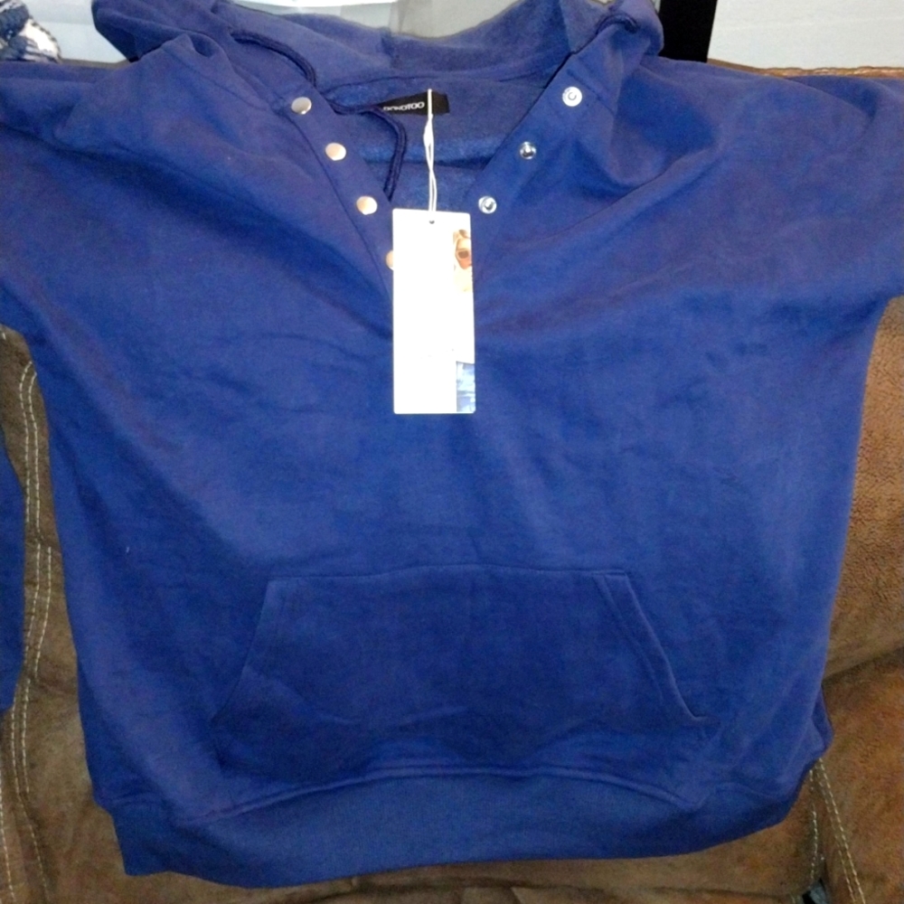Hoodie with tags
